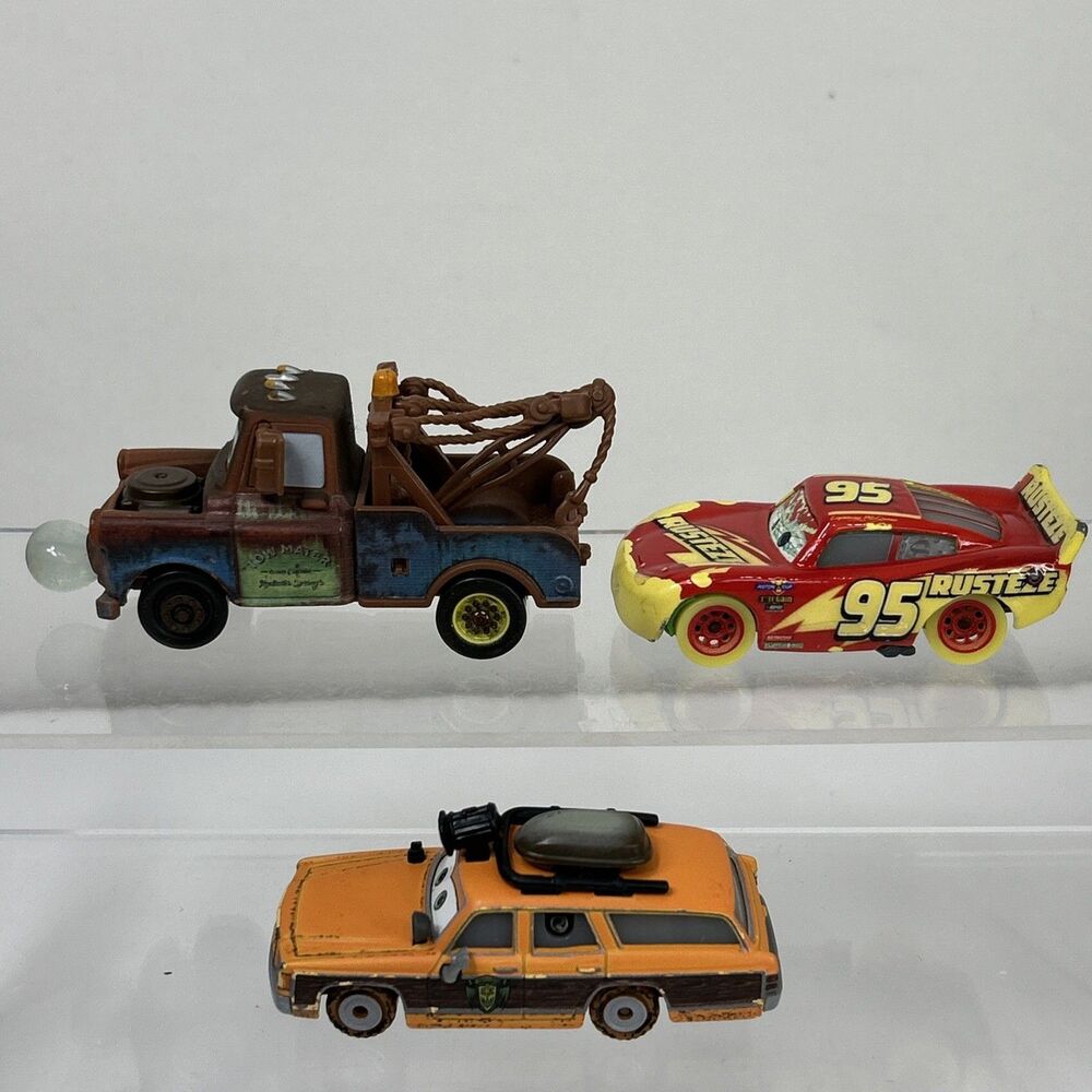Disney Pixar Cars Lot Griswold On The Road Mater Bubble McQueen Glow In The Dark - Picture 4 of 8